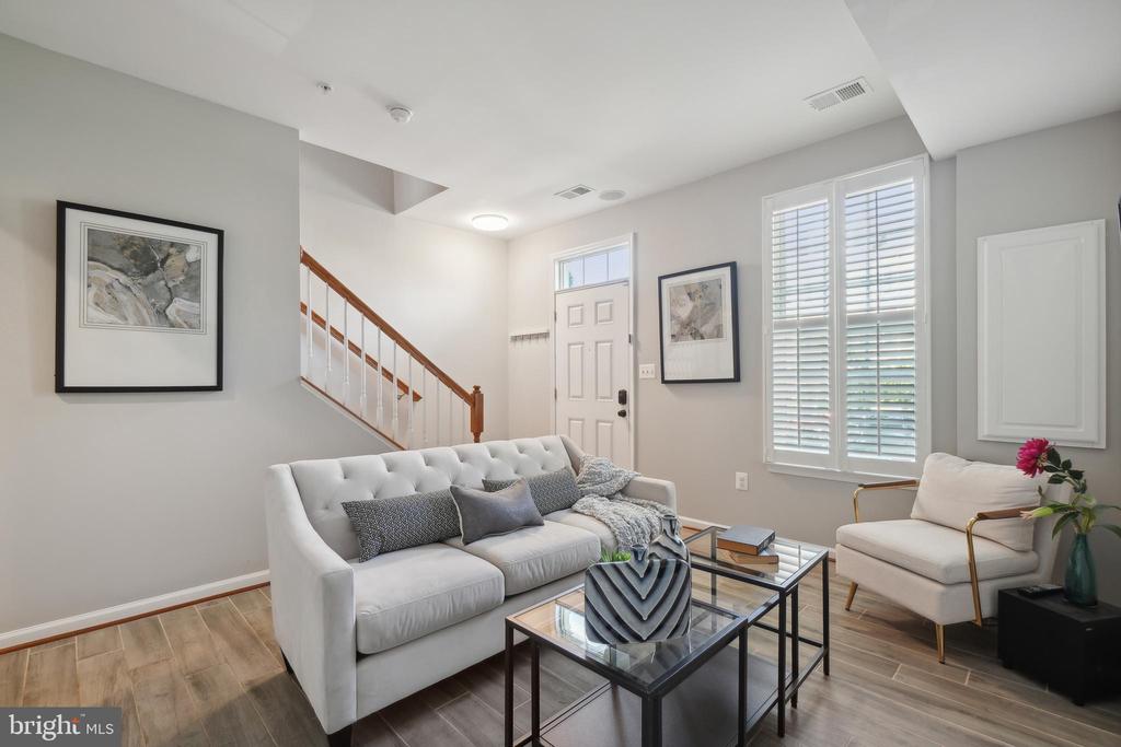 2505 HURSTON LANE NE