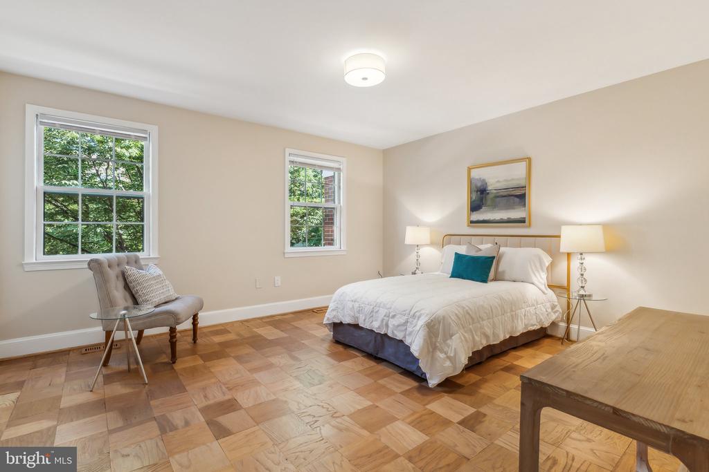 3205 SUTTON PLACE NW Unit: A