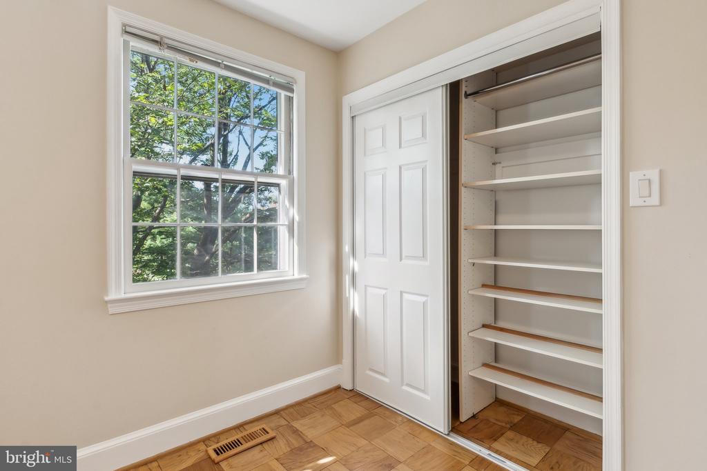 3205 SUTTON PLACE NW Unit: A