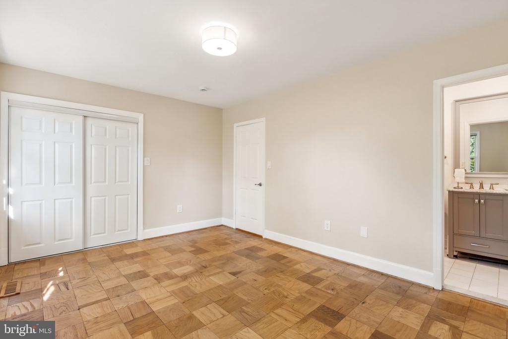 3205 SUTTON PLACE NW Unit: A