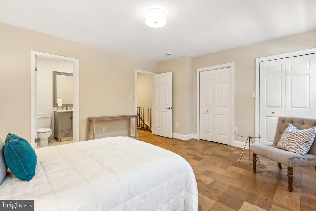 3205 SUTTON PLACE NW Unit: A