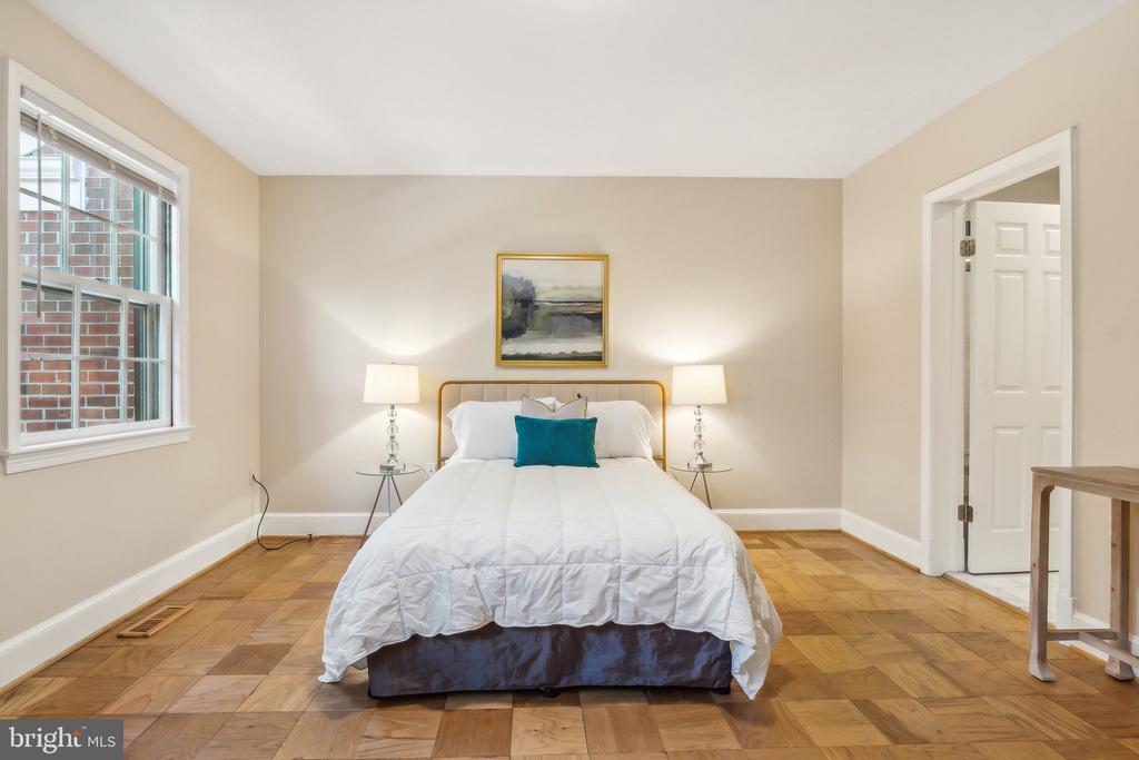 3205 SUTTON PLACE NW Unit: A