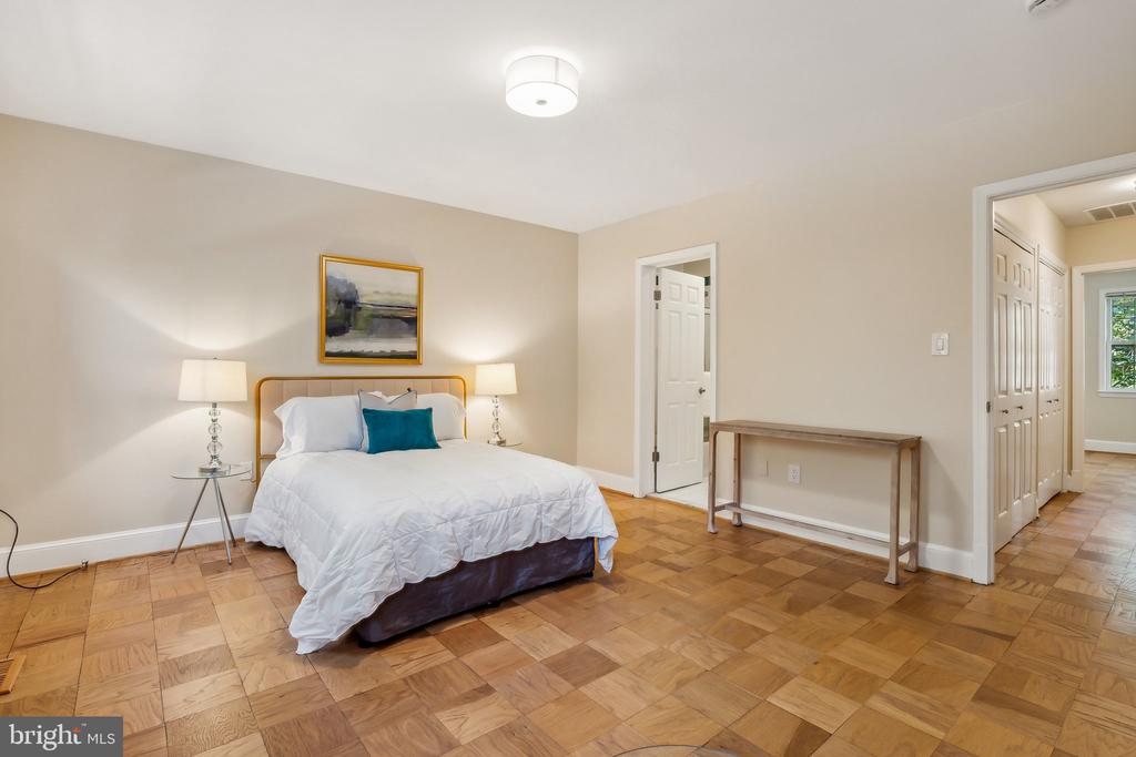 3205 SUTTON PLACE NW Unit: A