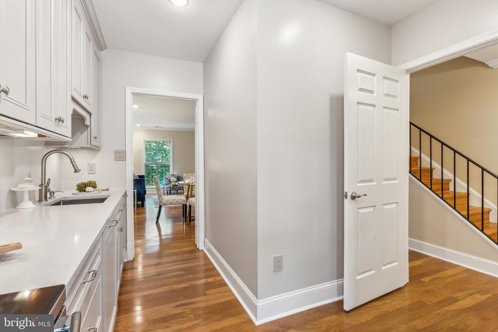 3205 SUTTON PLACE NW Unit: A