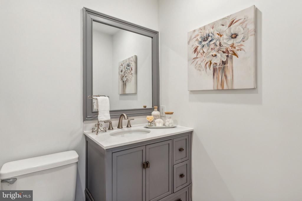 3205 SUTTON PLACE NW Unit: A