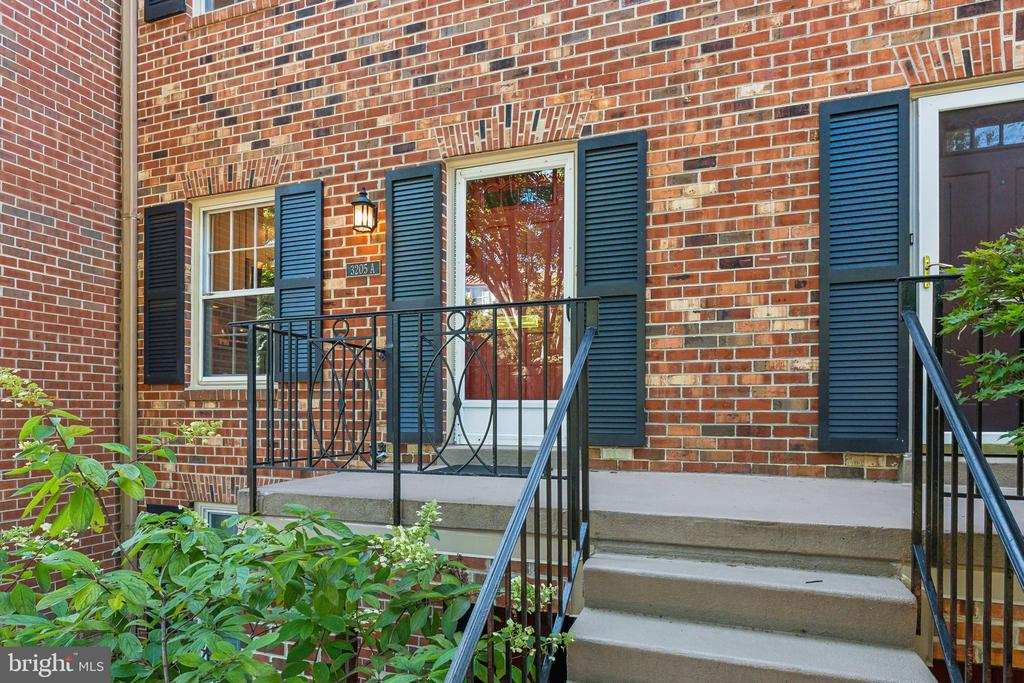 3205 SUTTON PLACE NW Unit: A