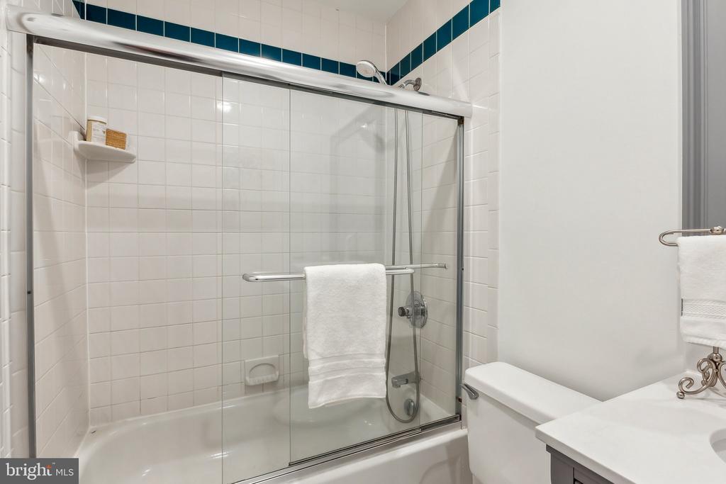3205 SUTTON PLACE NW Unit: A