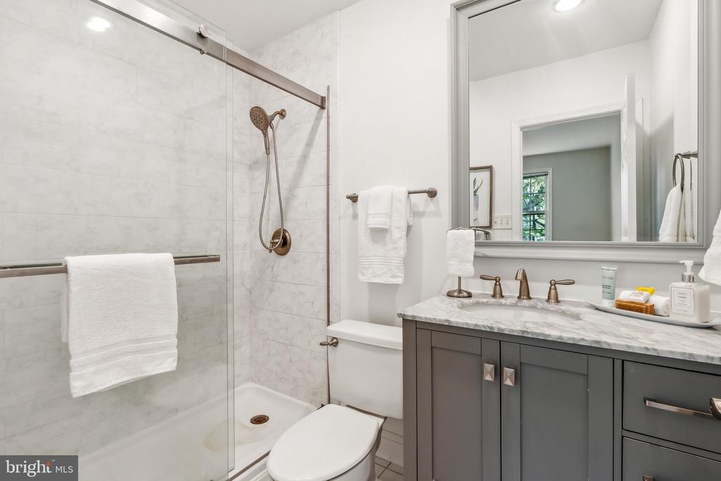 3205 SUTTON PLACE NW Unit: A