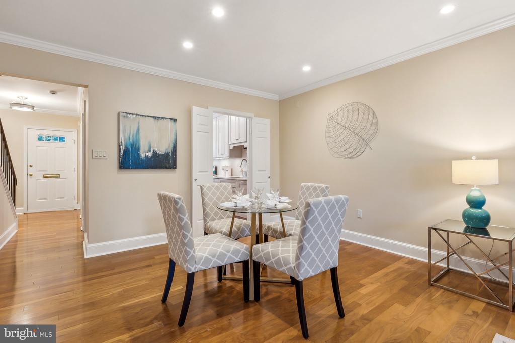 3205 SUTTON PLACE NW Unit: A