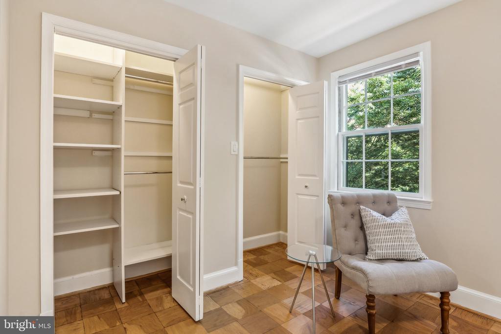 3205 SUTTON PLACE NW Unit: A