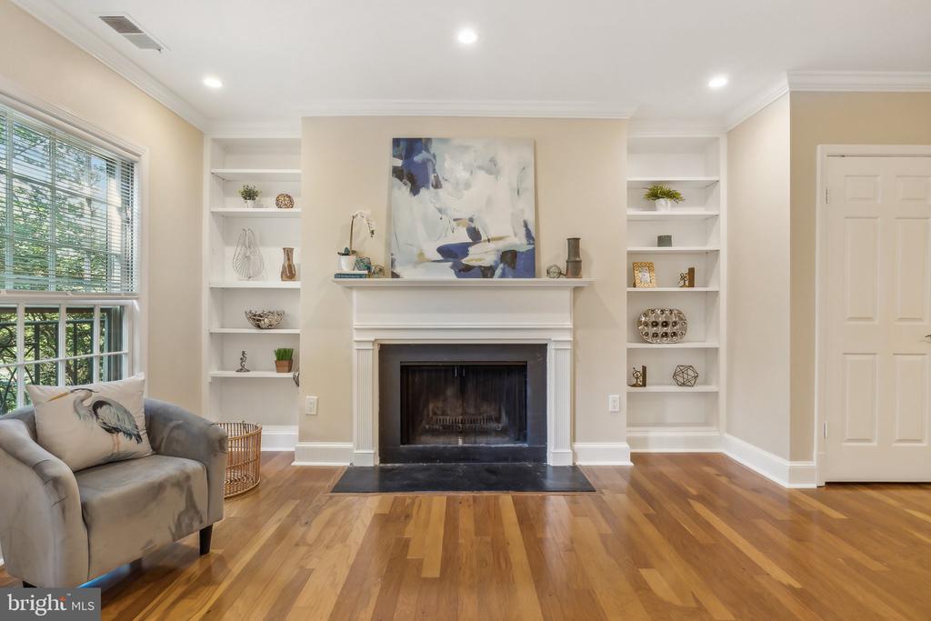 3205 SUTTON PLACE NW Unit: A
