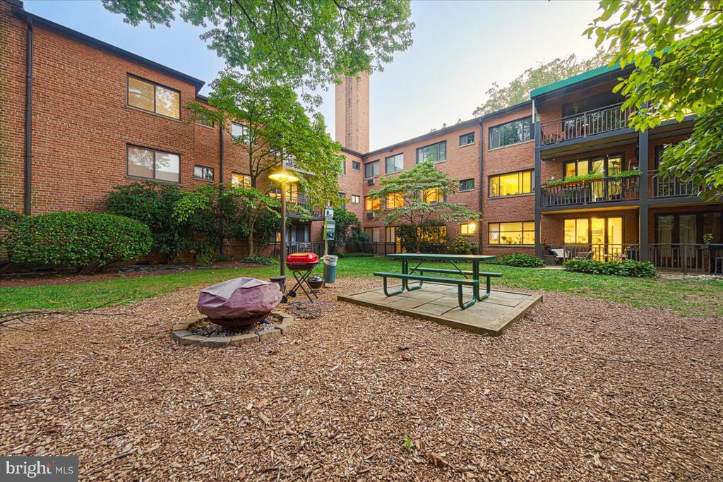 2325 42ND STREET NW Unit: 404
