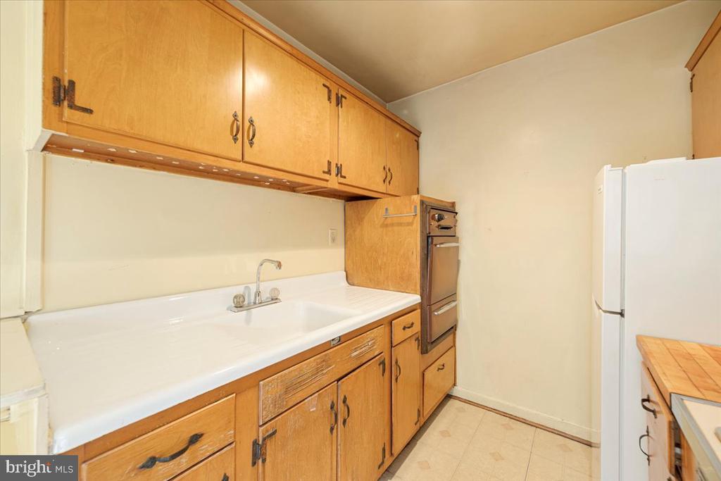 2325 42ND STREET NW Unit: 404