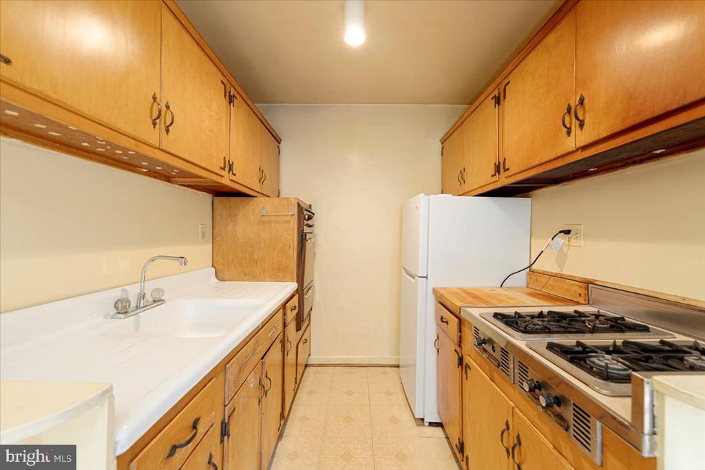 2325 42ND STREET NW Unit: 404