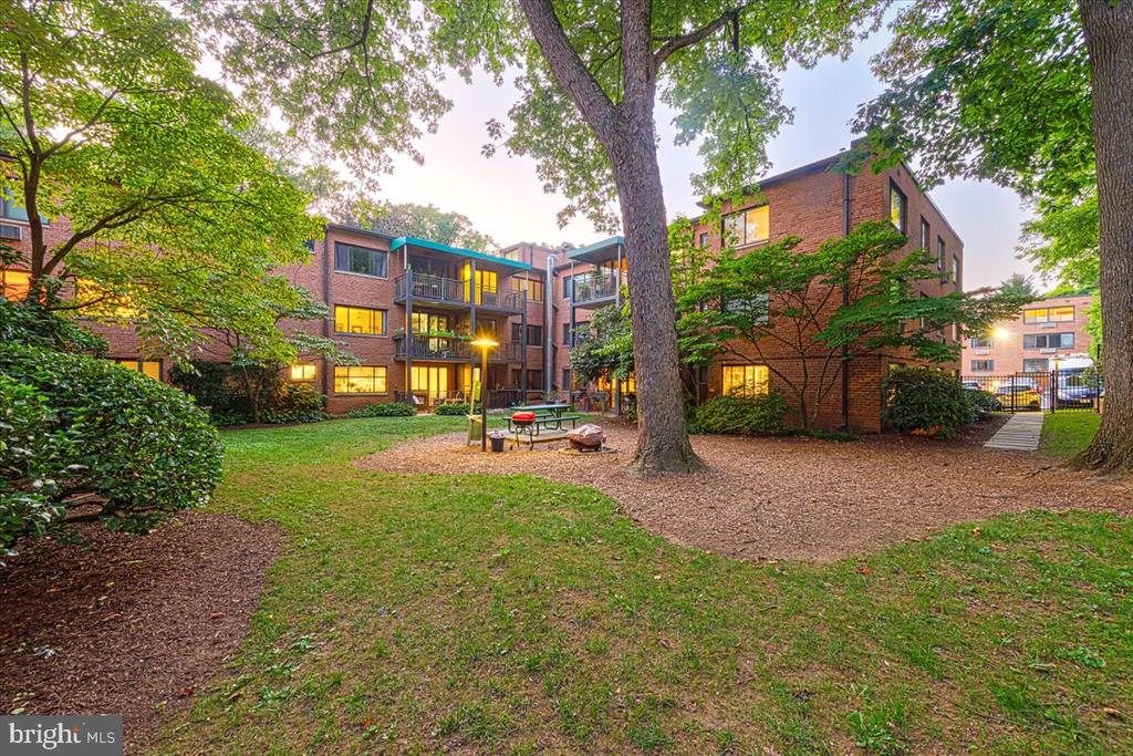 2325 42ND STREET NW Unit: 404