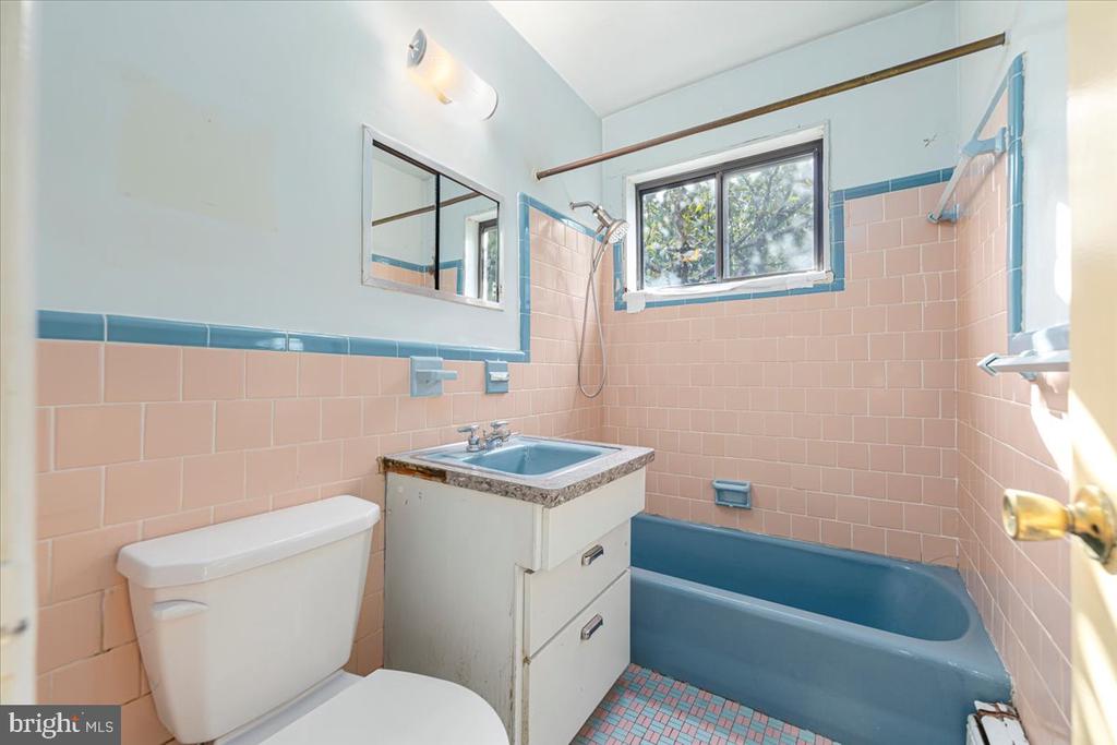 2325 42ND STREET NW Unit: 404