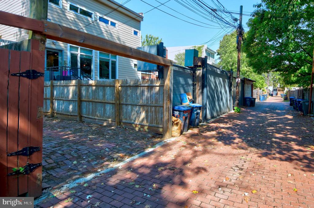 213 WARREN STREET NE