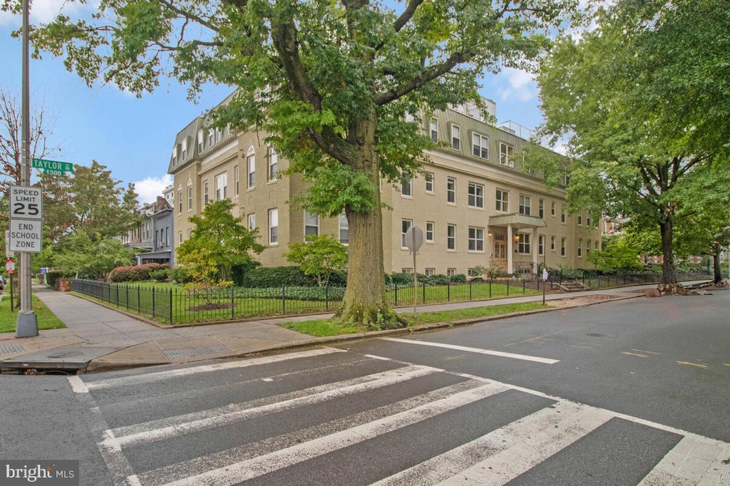 1300 TAYLOR STREET NW Unit: 303