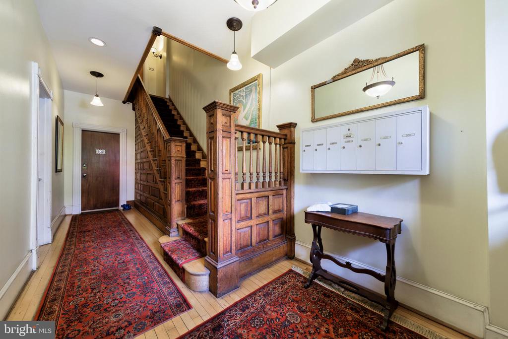 2510 CLIFFBOURNE PLACE NW Unit: 201