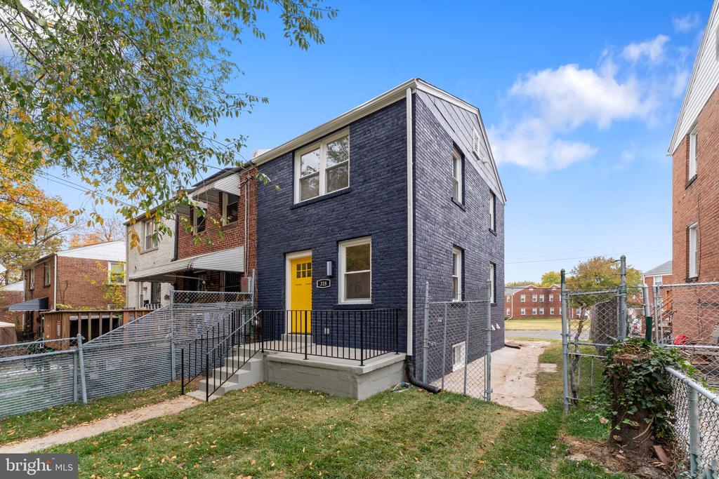 318 EASTERN AVENUE NE