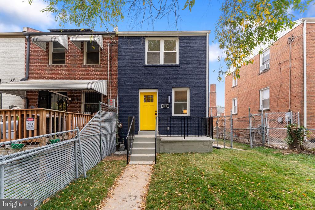 318 EASTERN AVENUE NE