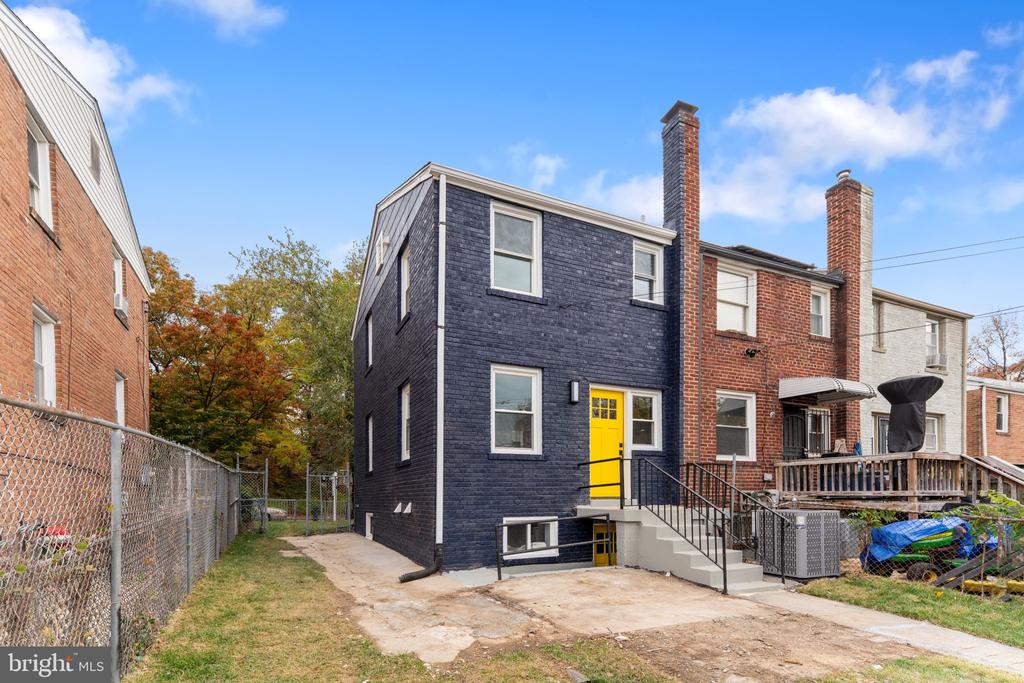 318 EASTERN AVENUE NE