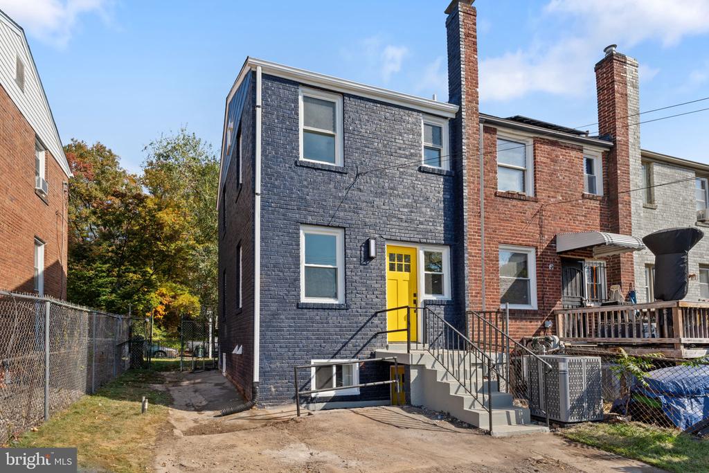 318 EASTERN AVENUE NE