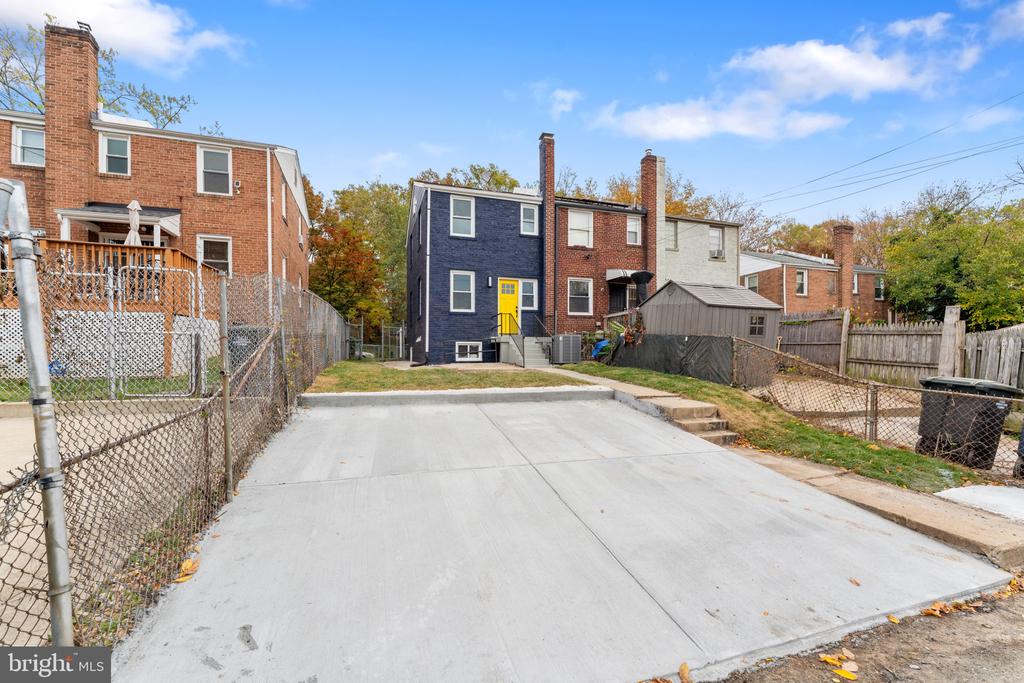 318 EASTERN AVENUE NE
