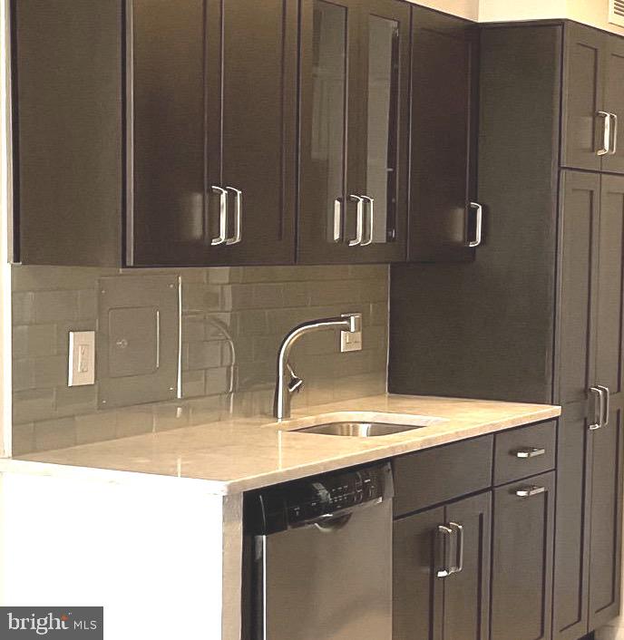 4740 CONNECTICUT AVENUE NW Unit: 904
