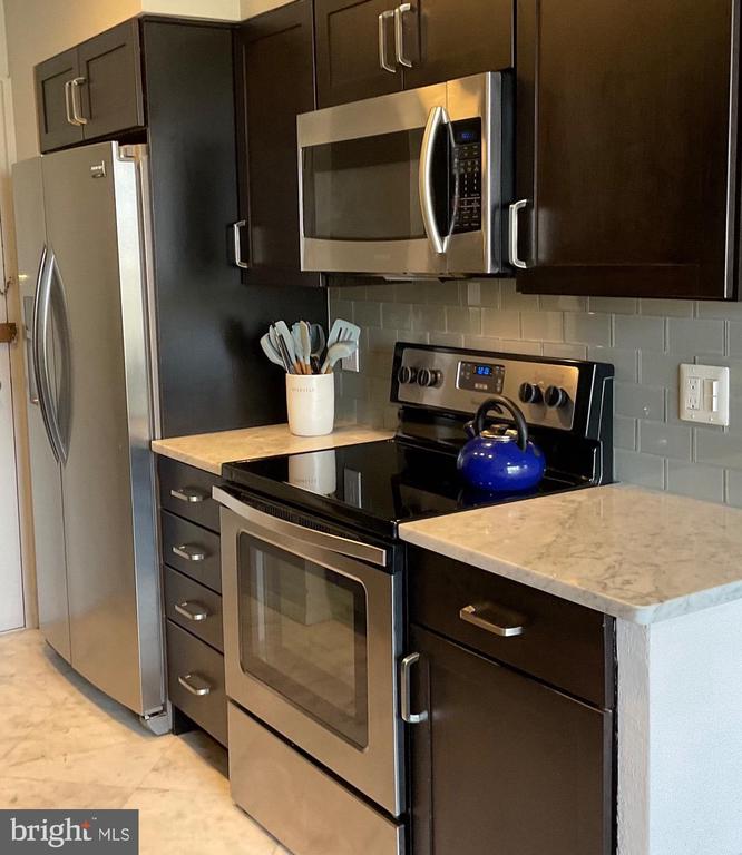 4740 CONNECTICUT AVENUE NW Unit: 904