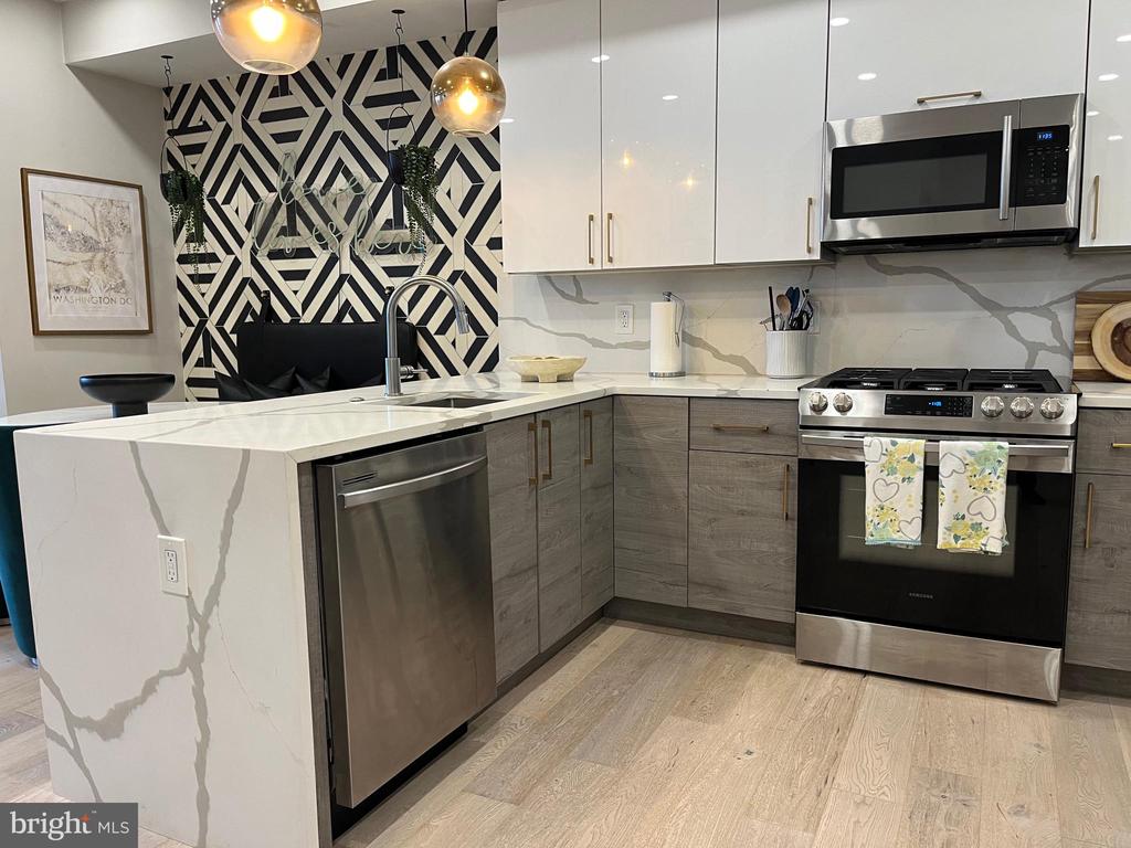 1821 I STREET NE Unit: 5