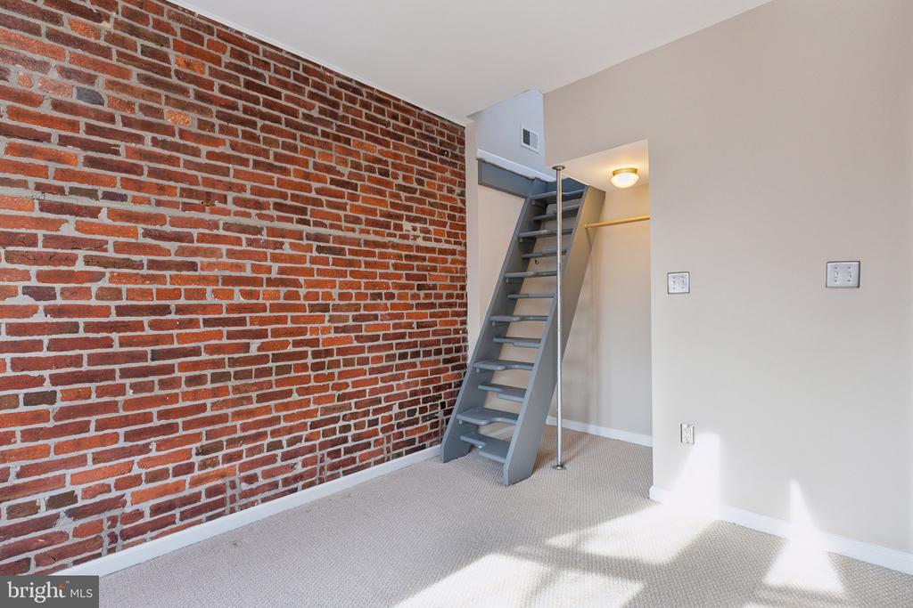 1317 RHODE ISLAND AVENUE NW Unit: 402