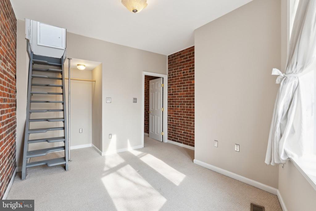 1317 RHODE ISLAND AVENUE NW Unit: 402