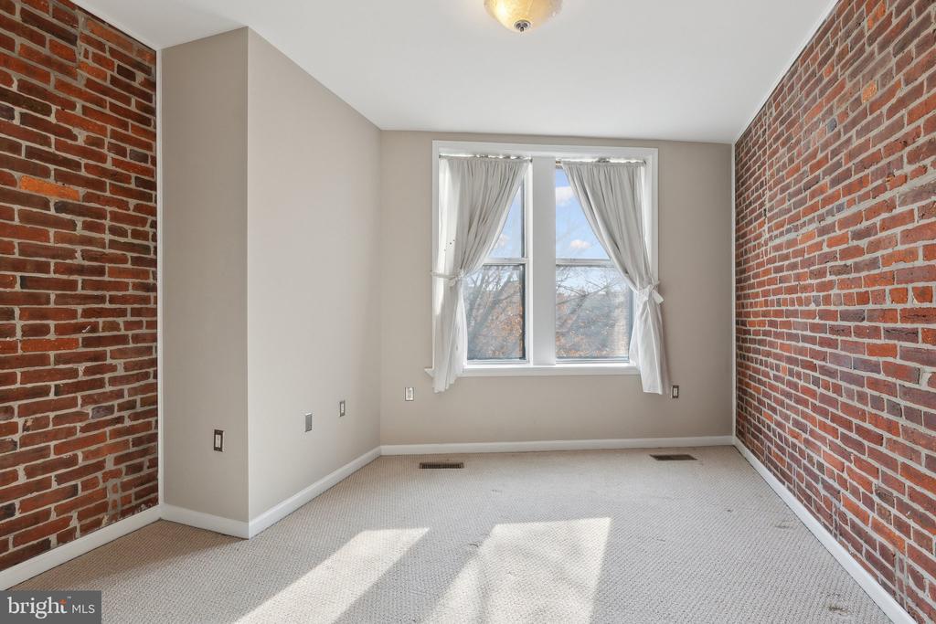 1317 RHODE ISLAND AVENUE NW Unit: 402