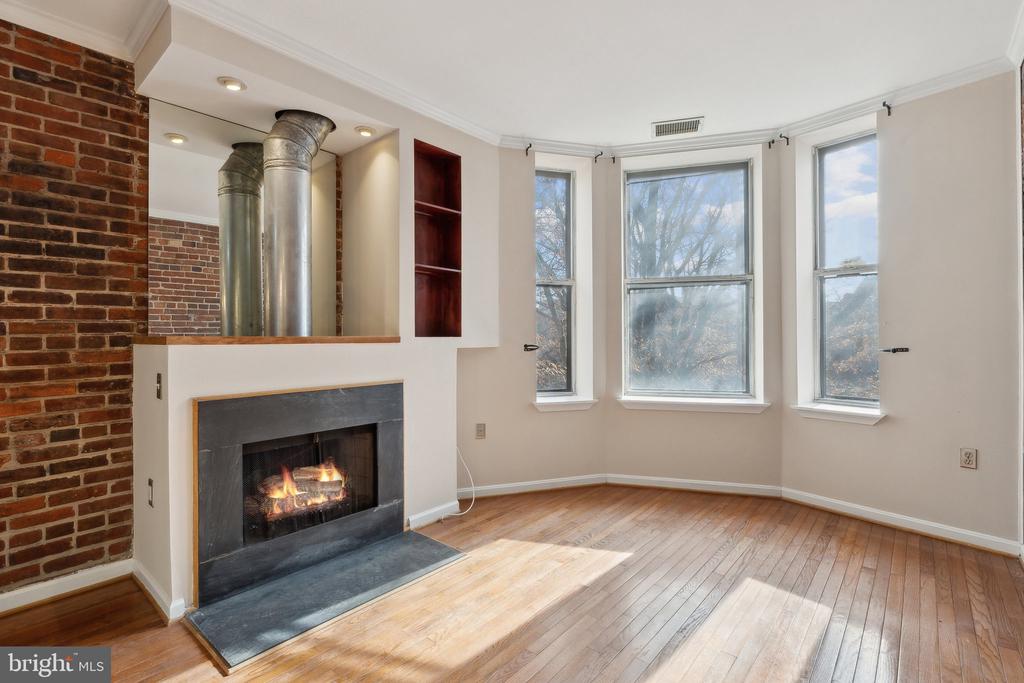 1317 RHODE ISLAND AVENUE NW Unit: 402