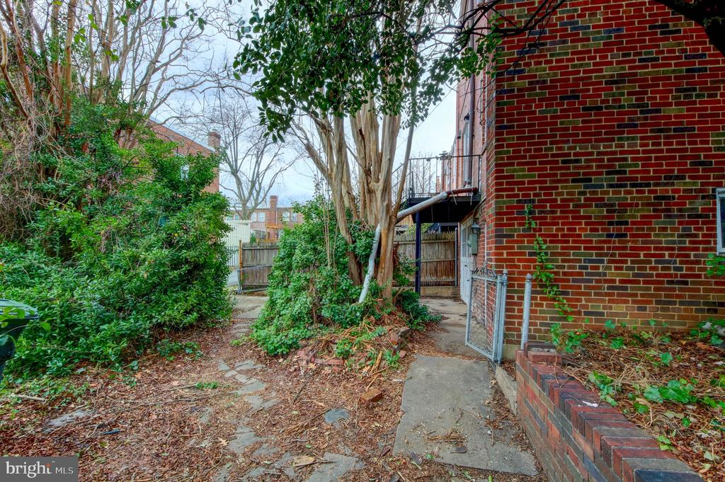 2338 39TH STREET NW