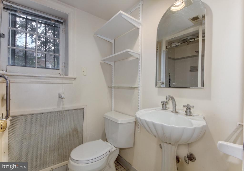2338 39TH STREET NW