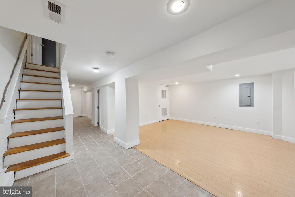1203 6TH STREET NE