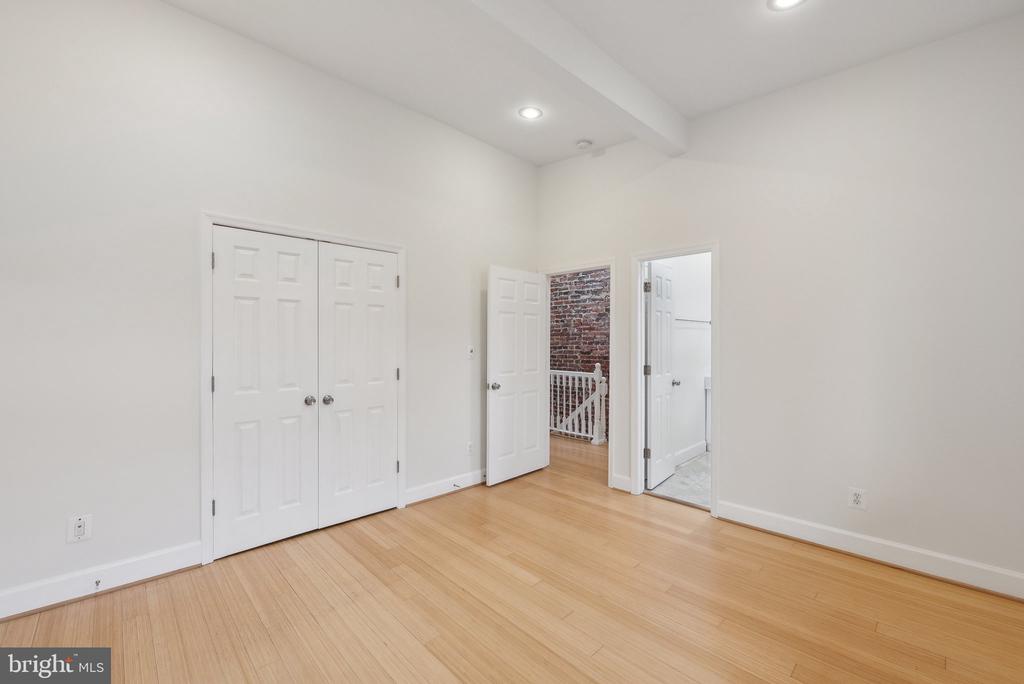 1203 6TH STREET NE