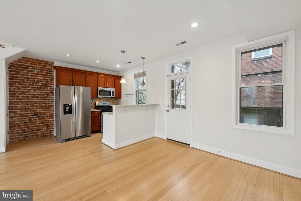 1203 6TH STREET NE