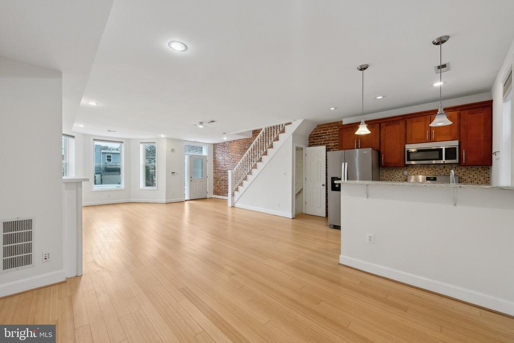 1203 6TH STREET NE
