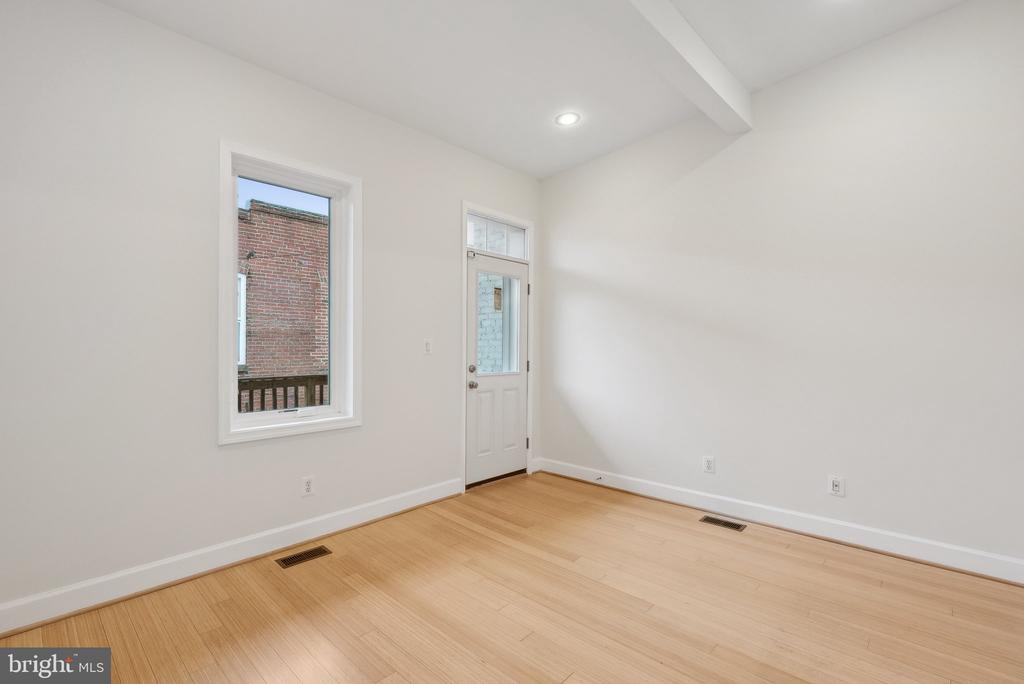 1203 6TH STREET NE