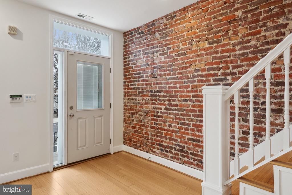 1203 6TH STREET NE
