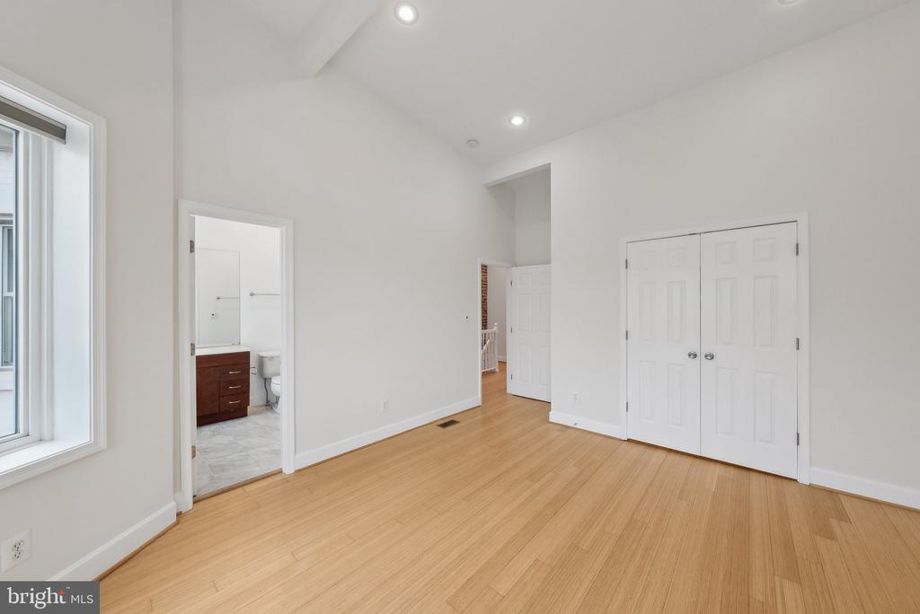 1203 6TH STREET NE