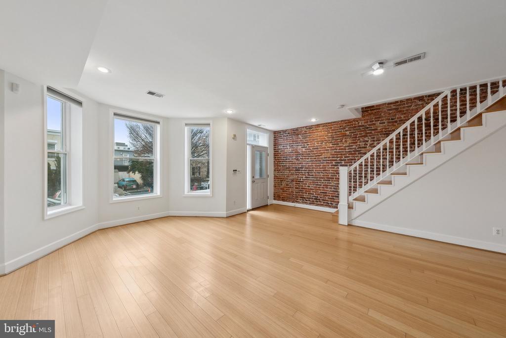 1203 6TH STREET NE