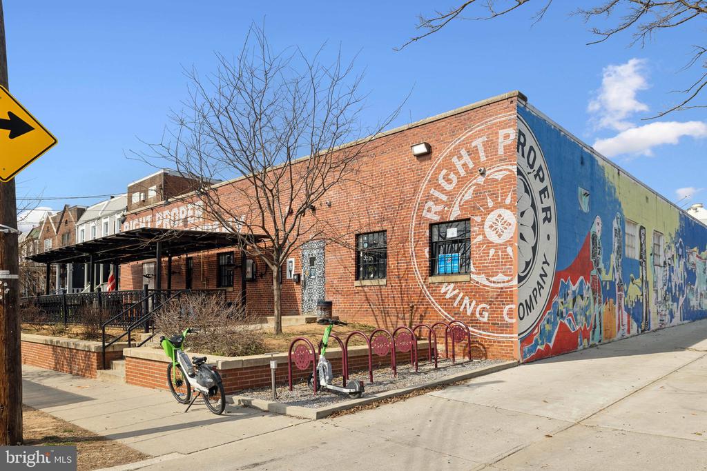 906 IRVING STREET NE
