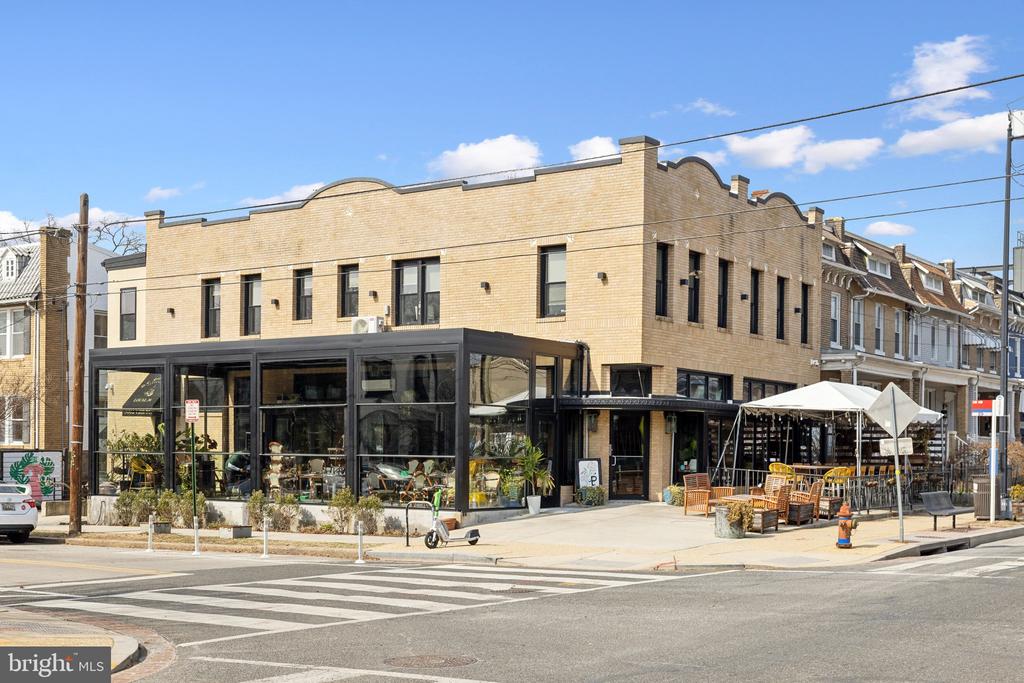 906 IRVING STREET NE