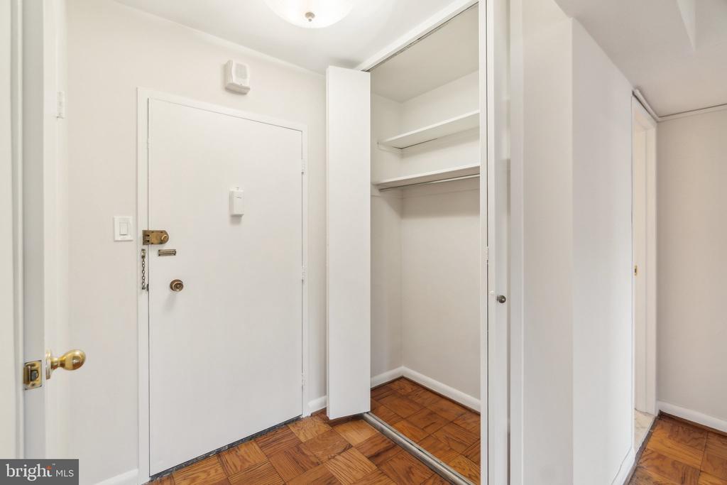 4201 CATHEDRAL AVENUE NW Unit: 510E
