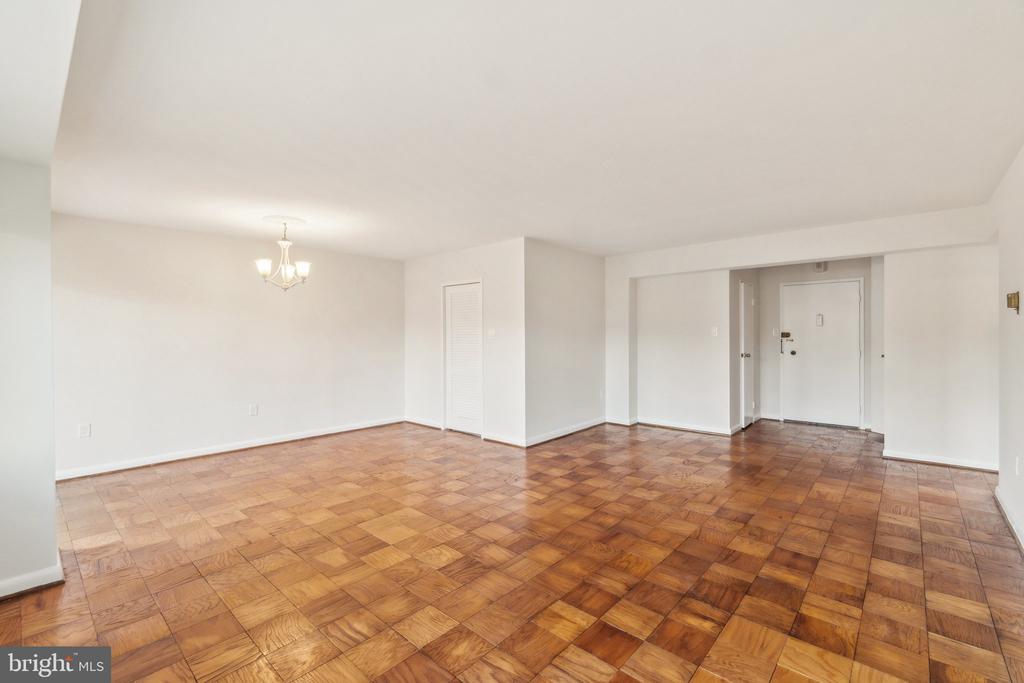 4201 CATHEDRAL AVENUE NW Unit: 510E