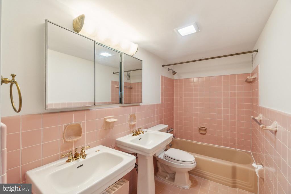 4201 CATHEDRAL AVENUE NW Unit: 510E